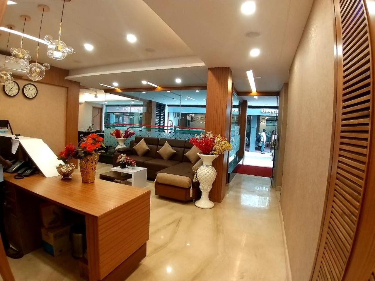 Grand Elegant Hotel Csennai Kültér fotó