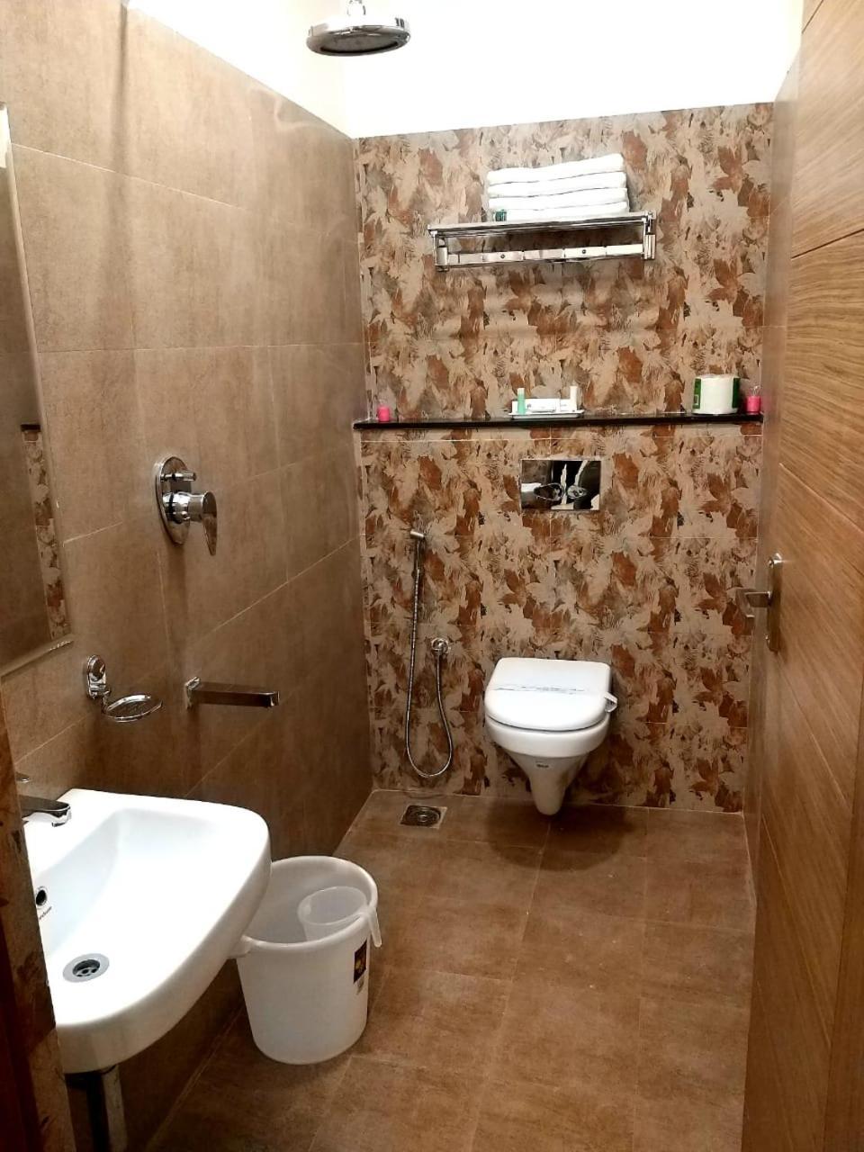 Grand Elegant Hotel Csennai Kültér fotó