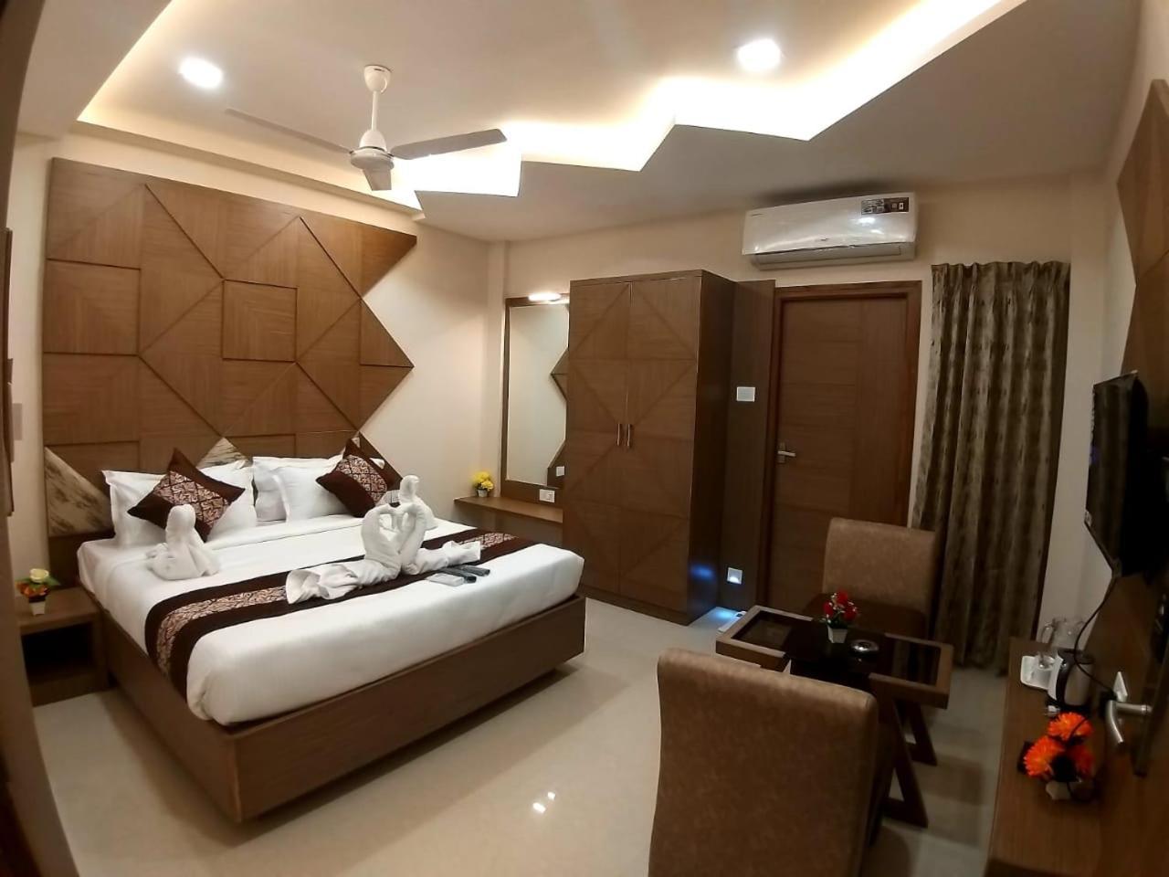 Grand Elegant Hotel Csennai Kültér fotó