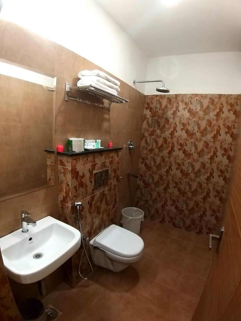 Grand Elegant Hotel Csennai Kültér fotó