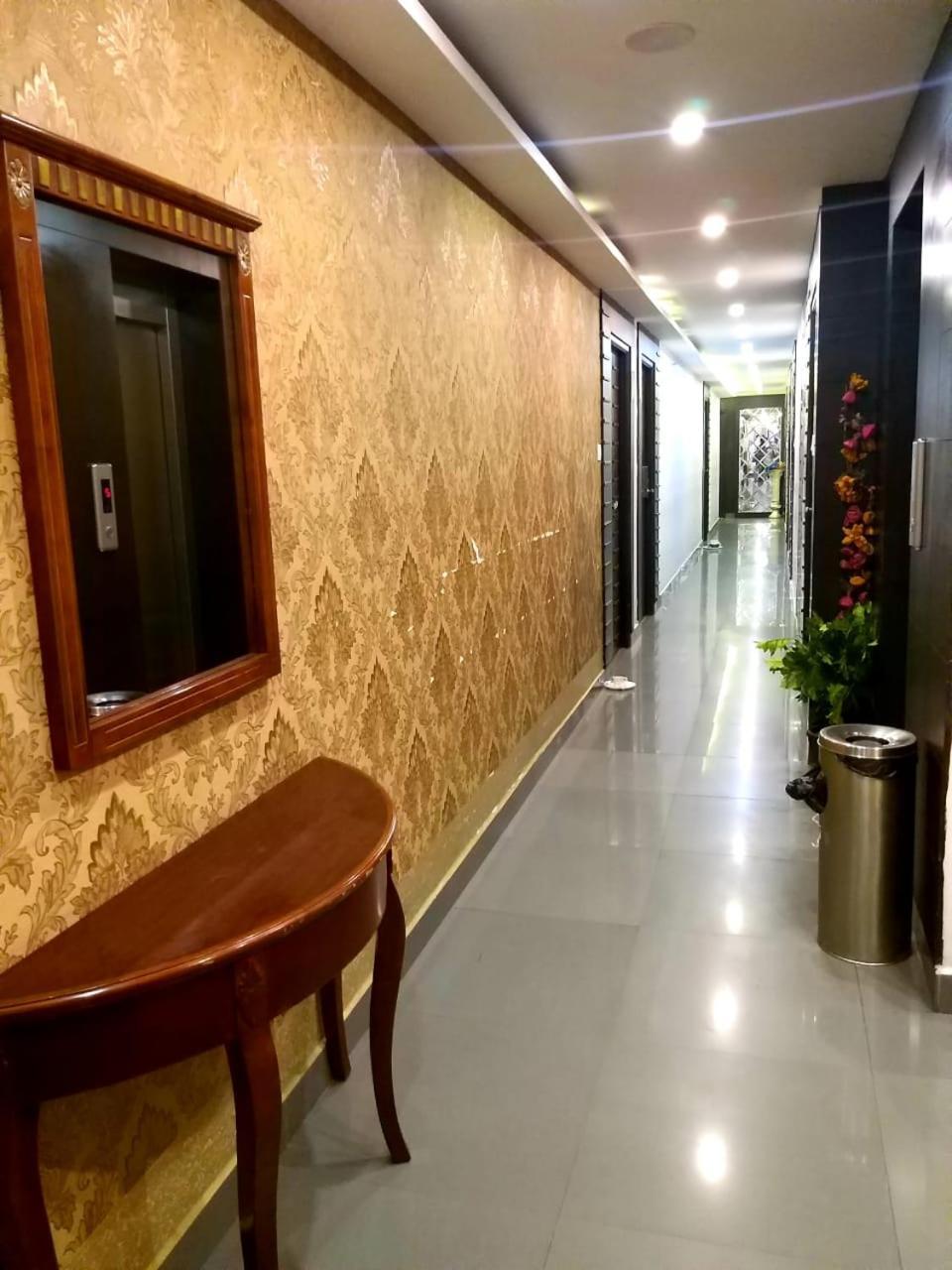 Grand Elegant Hotel Csennai Kültér fotó
