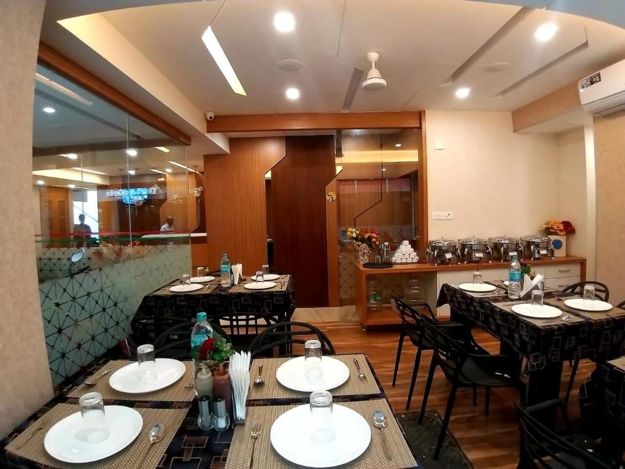 Grand Elegant Hotel Csennai Kültér fotó